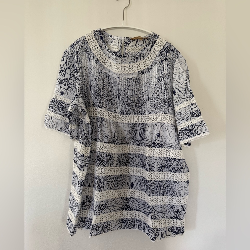Rose and Rose Resort Collection Short Sleeve Blouse Medium NWOT